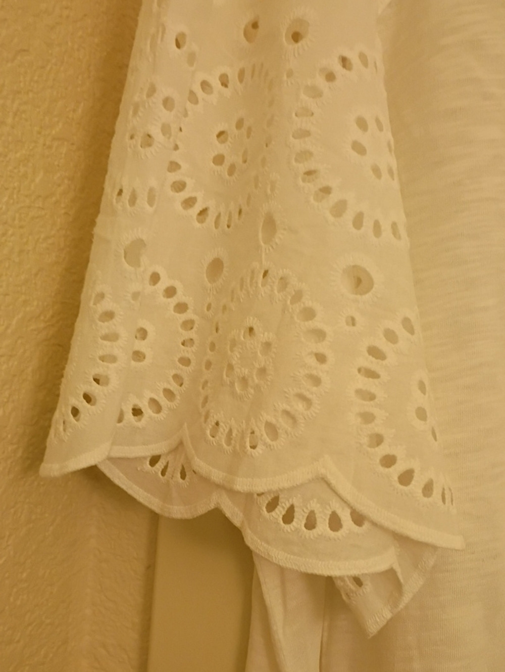 Chelsea & Theodore White Cotton & Modal Top Bundled With Black & White Capris - Picture 4 of 11